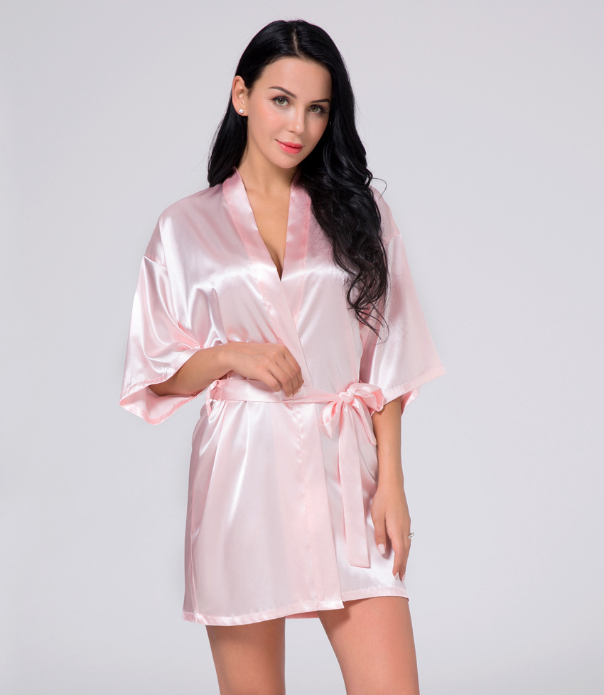 черный шелковый халат. женские пеньюары и шелковые. черный халатик атласный. короткий шелковый халатик. марбин дябонг.