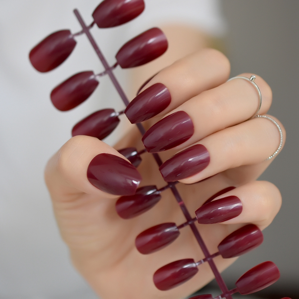 闪亮的葡萄酒红色糖果假指甲女性穿中等棺材设计假人造指甲艺术装饰包