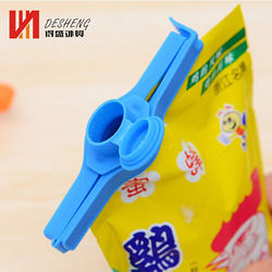 Various colors durable home plastic food bag seal and pour clip