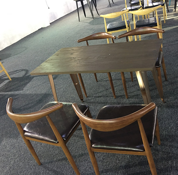 An Ox Horn Chair Factory Customized Dining Room Metal Chair With Cushion