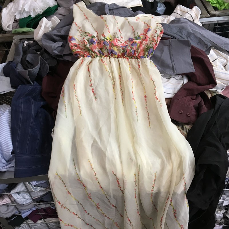 时尚二手服装女士丝绸连衣裙价格合理