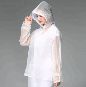 calça de plastico transparente
