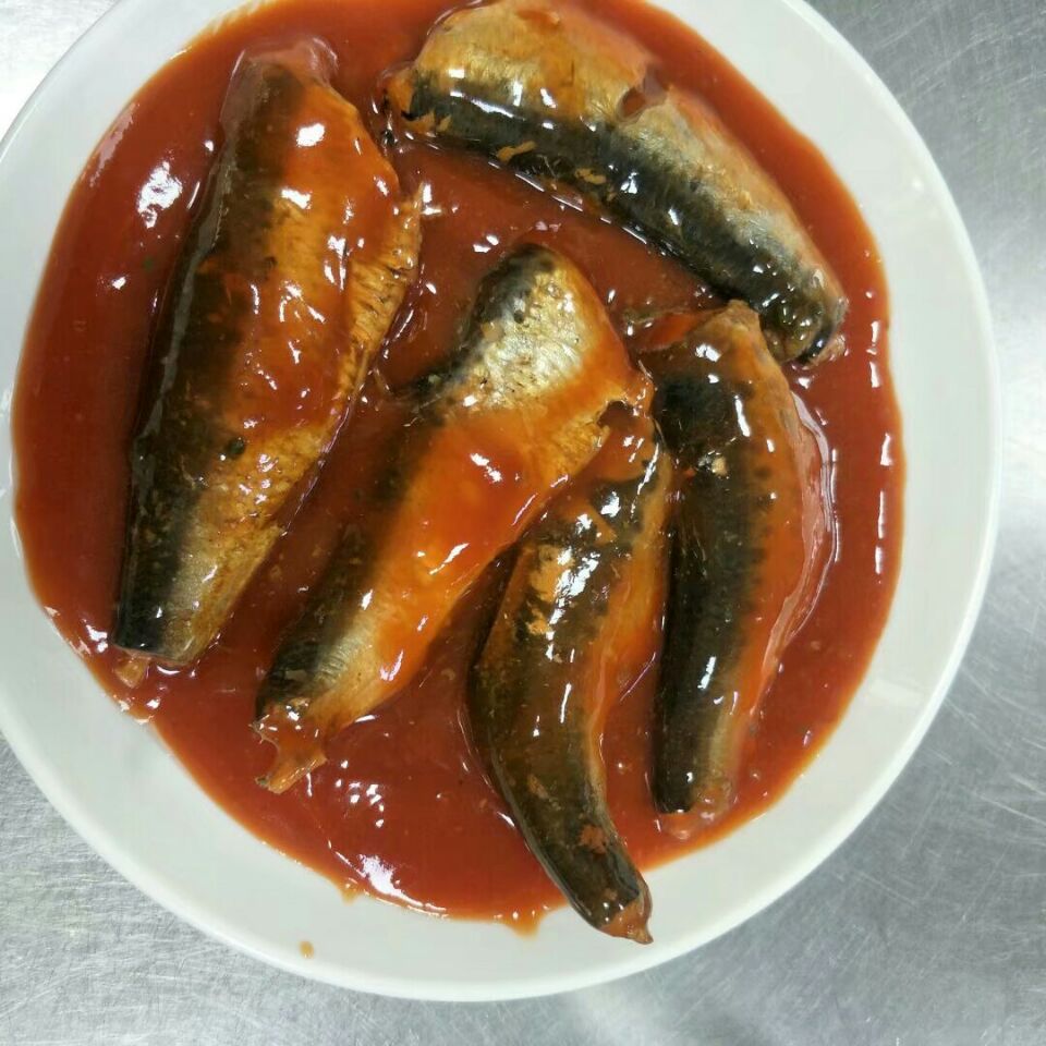 Консервированные сардины в томатном соусе 155 г/425 г