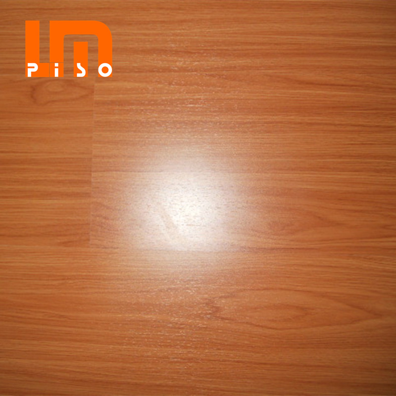 价格便宜的 12 毫米防水木强化木地板，带 U 型槽 ac4 pisos flotantes madera