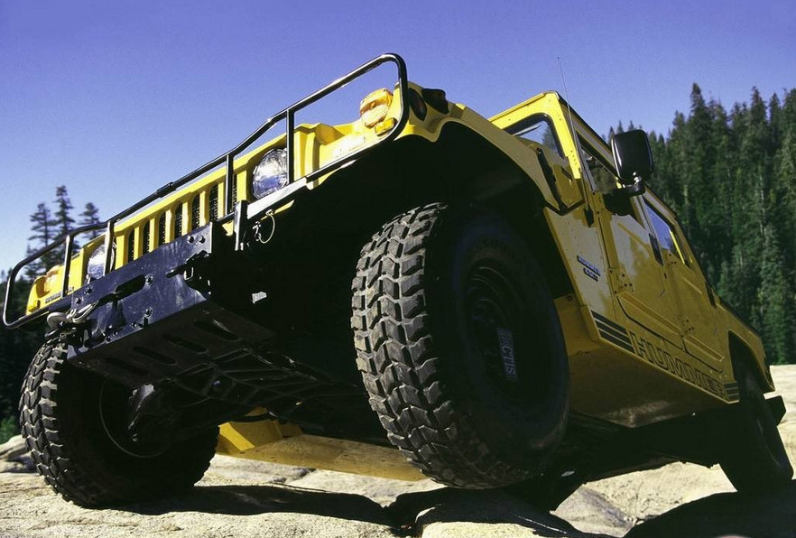 lakesea 325/85r16军用轮胎悍马卡车hmmwv 37x12.5r16.5战争轮胎
