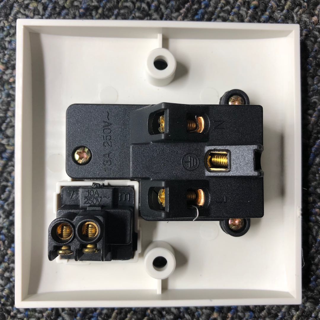 10 years factory 12 years AC trade assurance exquisite workmanship warranty British BS type socket outlet with light