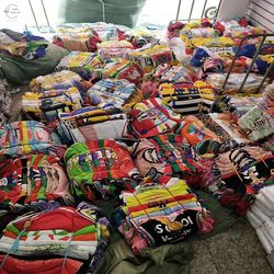 Mercado de Yiwu preço barato das crianças desgaste do verão 100% algodão T-shirt de manga curta roupas de ações