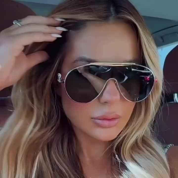 Shop Our 2024 Sunglasses Collection - Trendy & UV400 Protected display picture 3