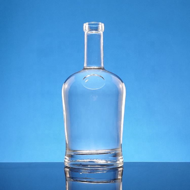 畅销700毫升750毫升500毫升美酒玻璃瓶伏特加玻璃瓶,带软木塞 - buy