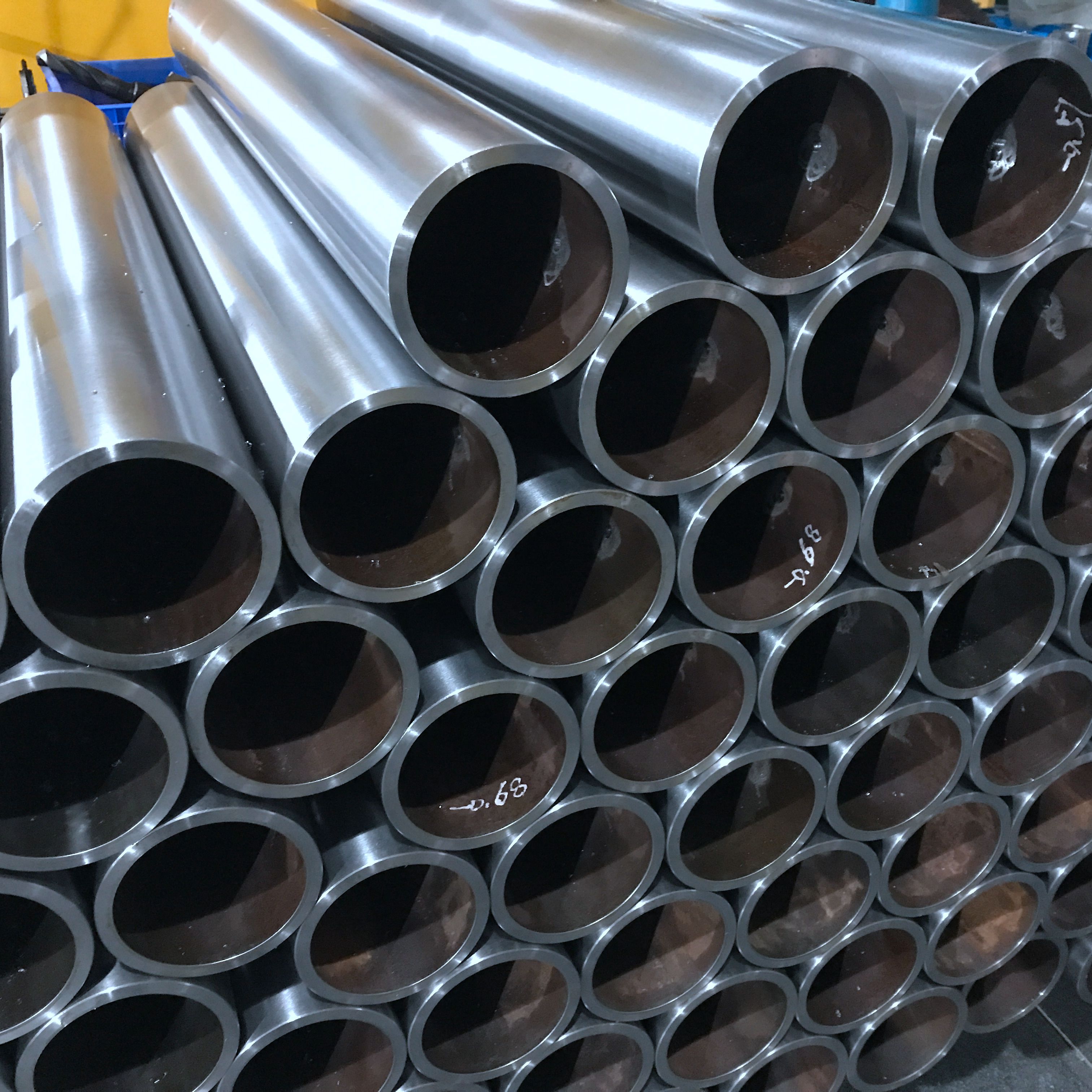 труба толстостенная. шток гидроцилиндра 40 мм. штоки хромированные для гидроцилиндров. штоки хромированные для гидроцилиндров. гидроцилиндр с трубкой.