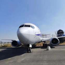 retired boeing 737 with engines