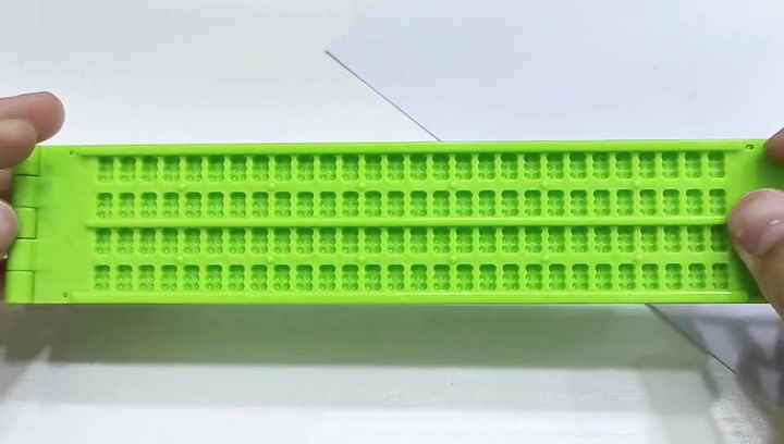 Ardoise Braille 4 Lignes 28 Cellules Avec Stylo – Plastique Léger, Portable