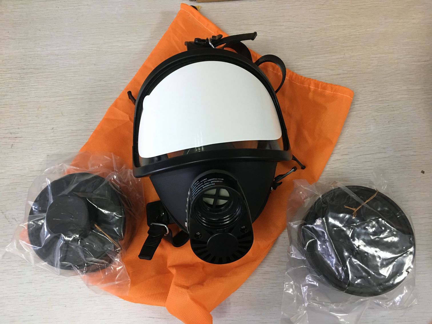 单罐全脸防毒面具安全全脸军用防毒面具防暴防毒面具
