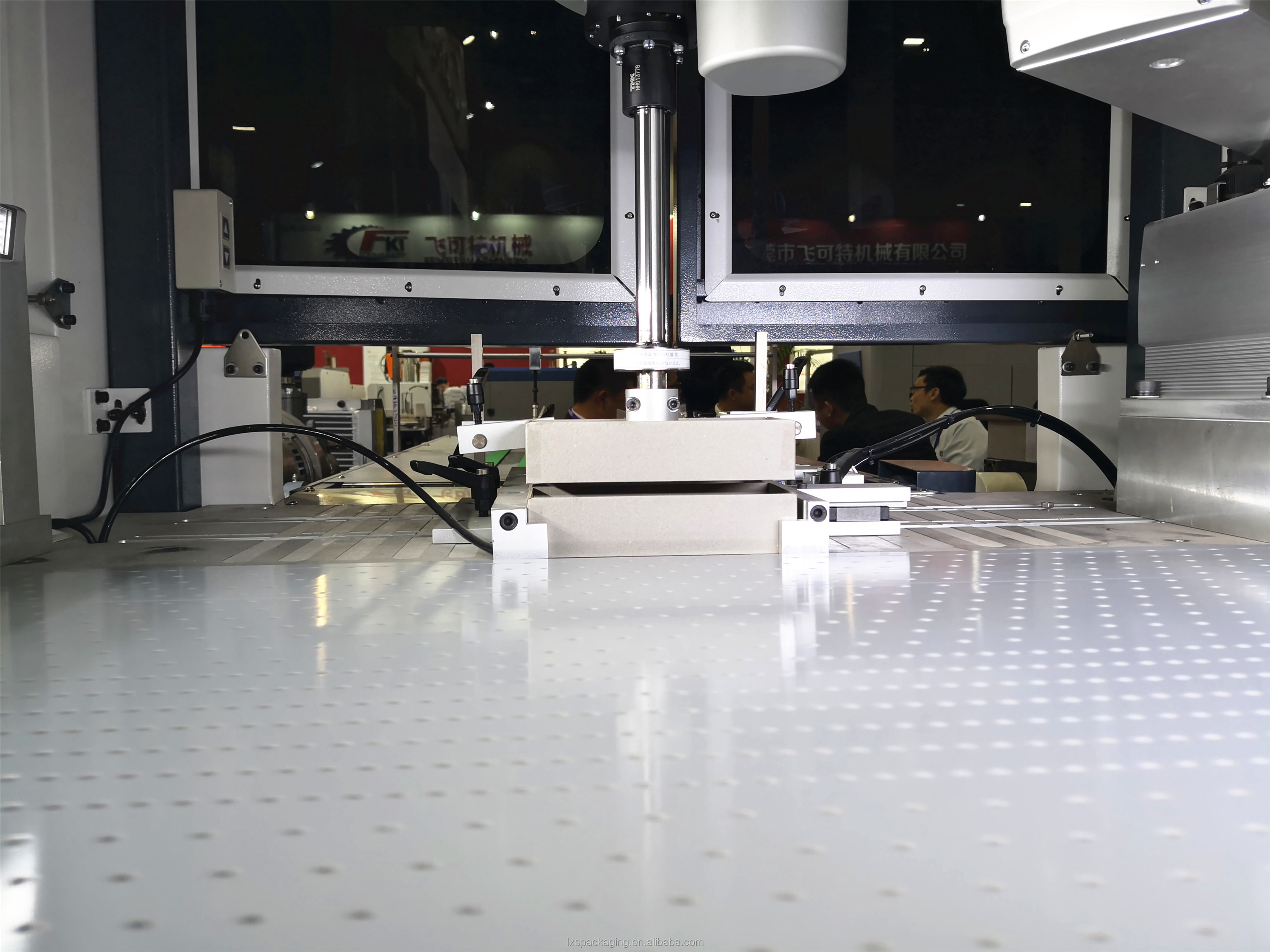 45pcs/min Visual Positioning Machine For Rigid Box Making