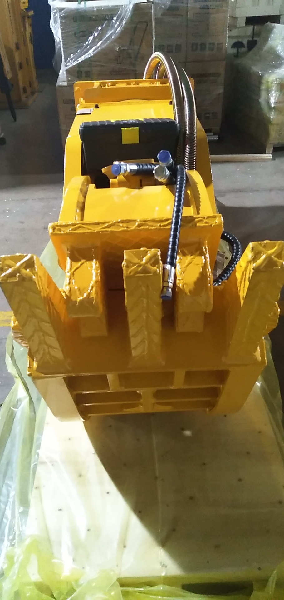 有限公司我们是一家技术不断创新的公司,主要从事液压破碎锤,快速车钩