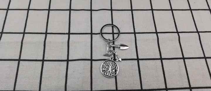 Portachiavi Giardiniere Con Attrezzi In Miniatura | Regalo Divertente Per Amanti Del Giardinaggio | Accessorio Metallico Elegante Per Donne E Uomini - 4