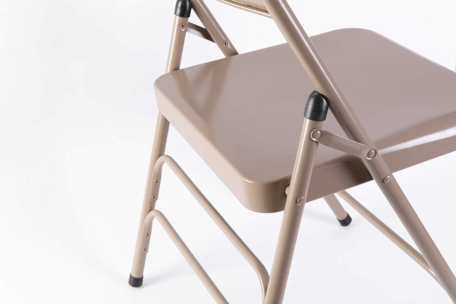 生产并出口专业生产的室内和室外家具,金属家具,复合木材家具,贴面