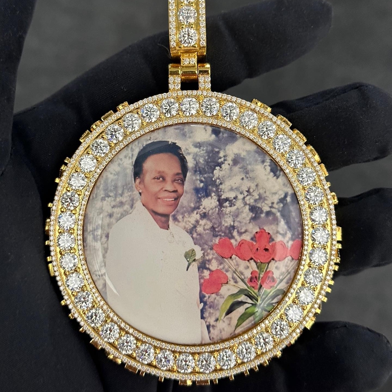 Pass Diamond Tester 2.5inch 3inches Width Moissanite Diamond Iced Out Yellow Gold Custom Picture Pendant for Memory