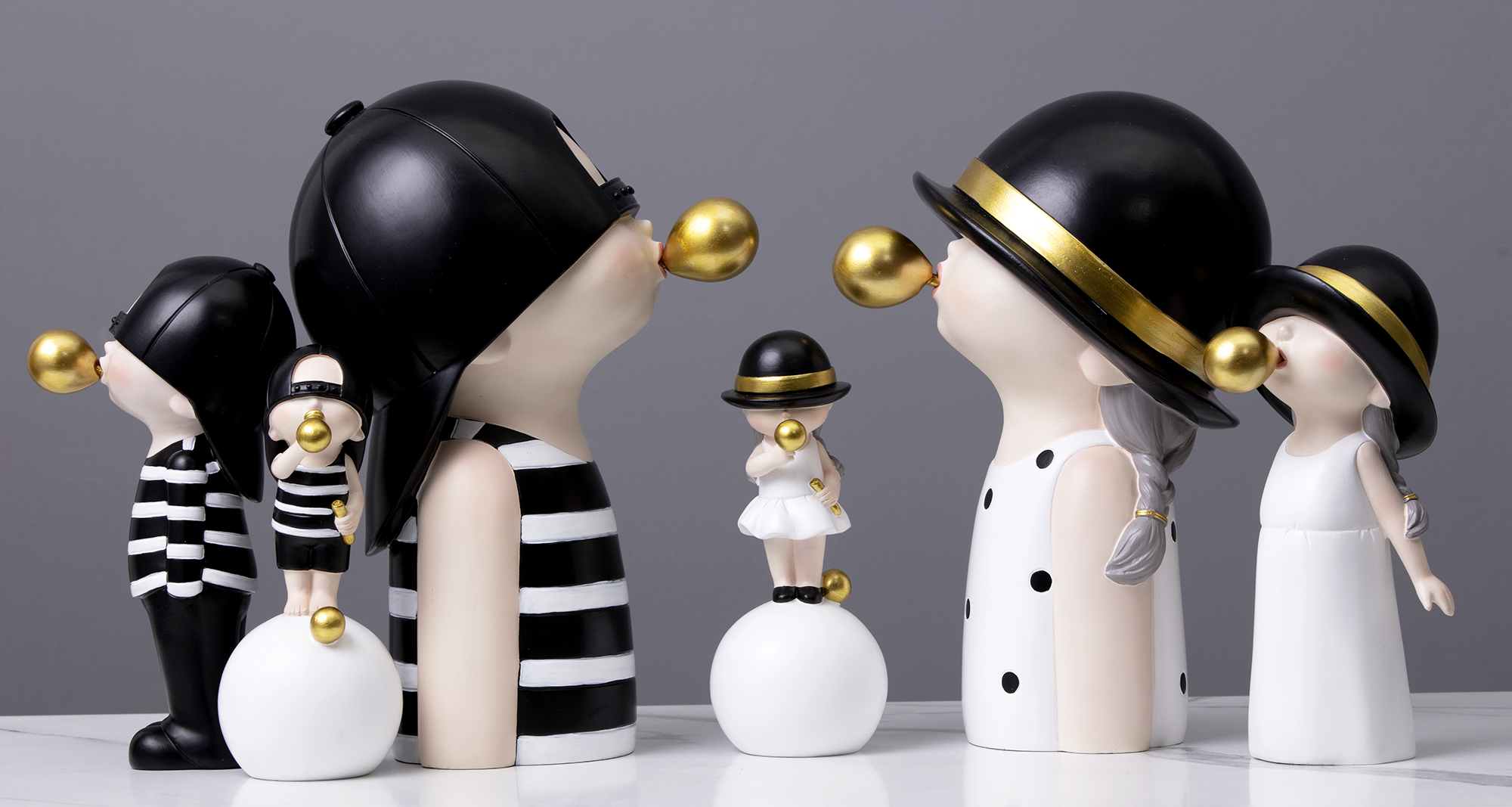Blowing Gum Girl Statue Cute Resin Art Craft Baby Nursery Decor Nodic Children's Room Ornament For Home
