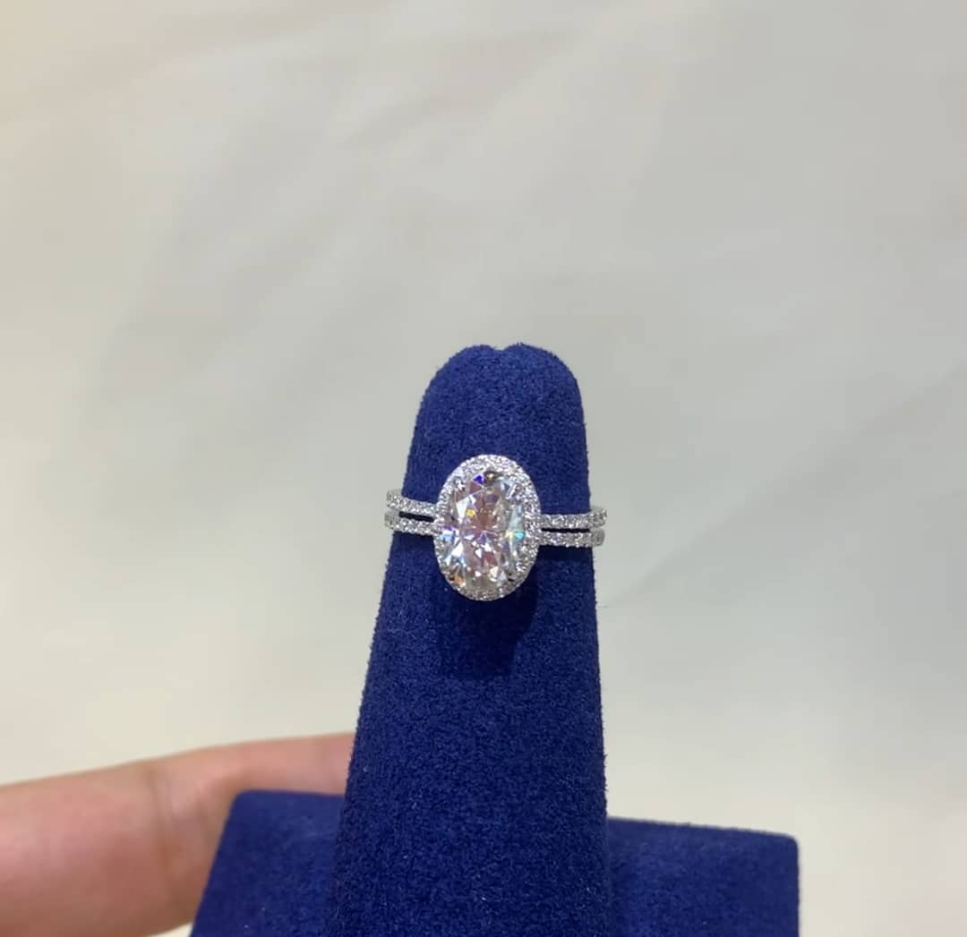 2023 newest  VVS 18k Gold Popular Flower Style Ring Engagement Ring