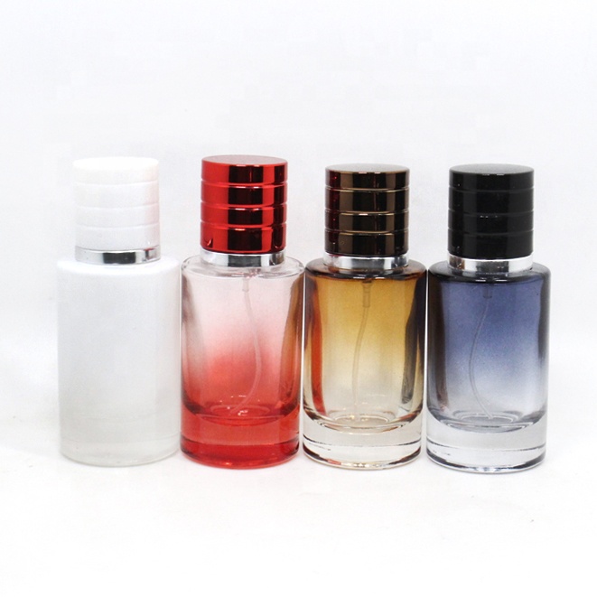 прозрачный запах. 2ml флакон. Selektivnit fransuskiy. парфюмерия на белом фоне. духи.