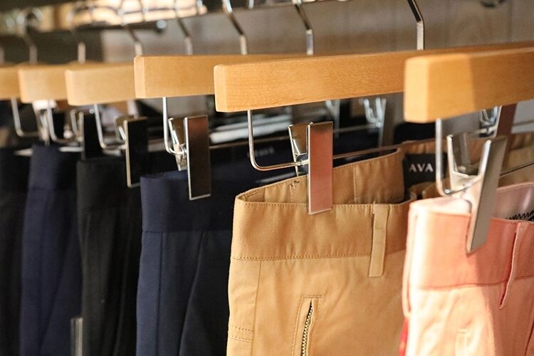 High Quality Custom Logo Natural Color Trouser Hangers Wooden Clip Hanger for Pants