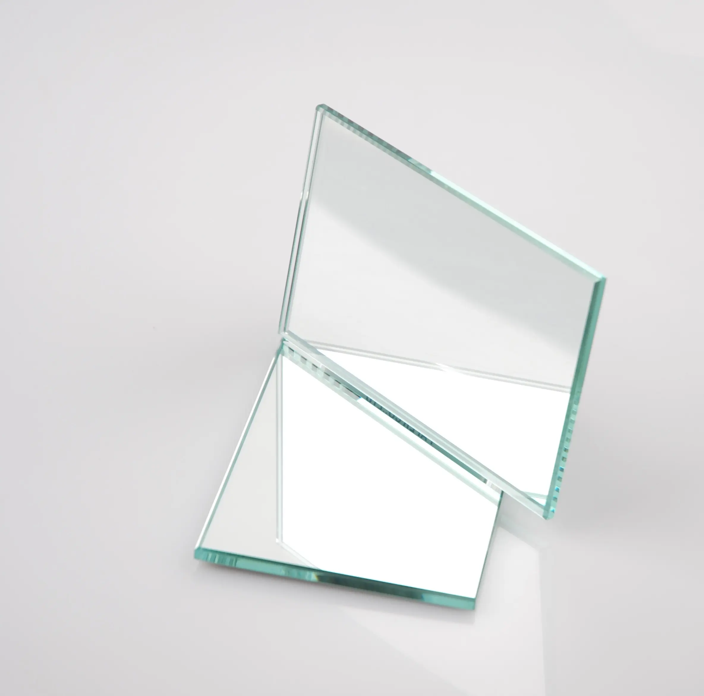 Закаленное стекло по размерам. Зеркало листовое. Зеркало бесцветное. Зеркальный лист. Тонкое листовое зеркало.