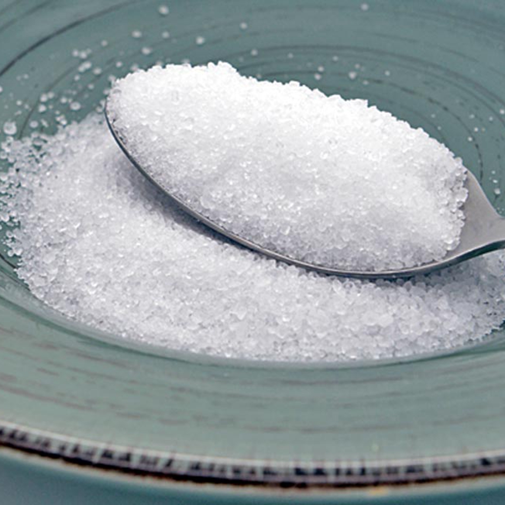 1/3 чайной ложки соли. Столовая ложка соли. Порошок растворяется в воде. Четверть чайной ложки соли. Ложка сахара.