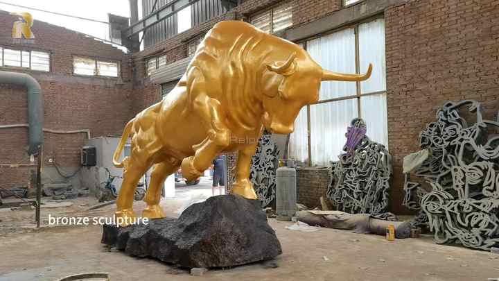 新デザイン 屋外用 モダン 動物等身大 金属製 ブロンズ闘牛彫刻 販売中