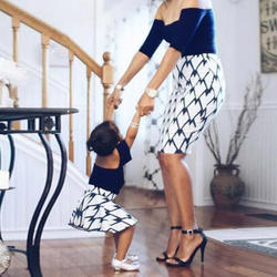 Europa nova venda quente menina mãe off-ombro impresso saia pai-filho usar roupas roupas família correspondência