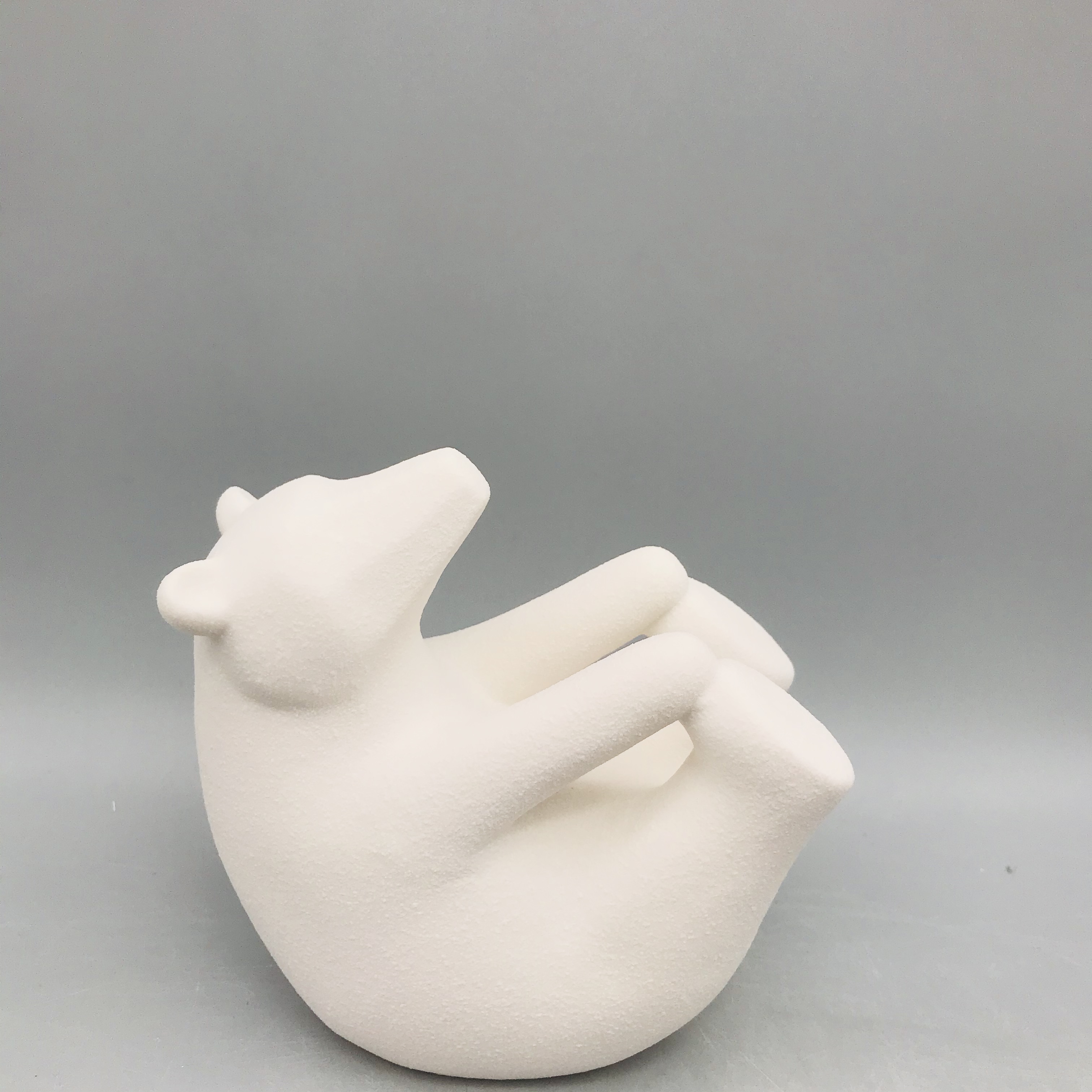 Черно-белый фарфоровый лежачий медведь, украшение на заказ