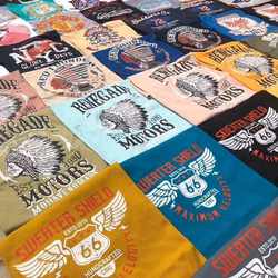 Atacado estilos populares T-shirt de manga curta dos homens lote de ações para a venda