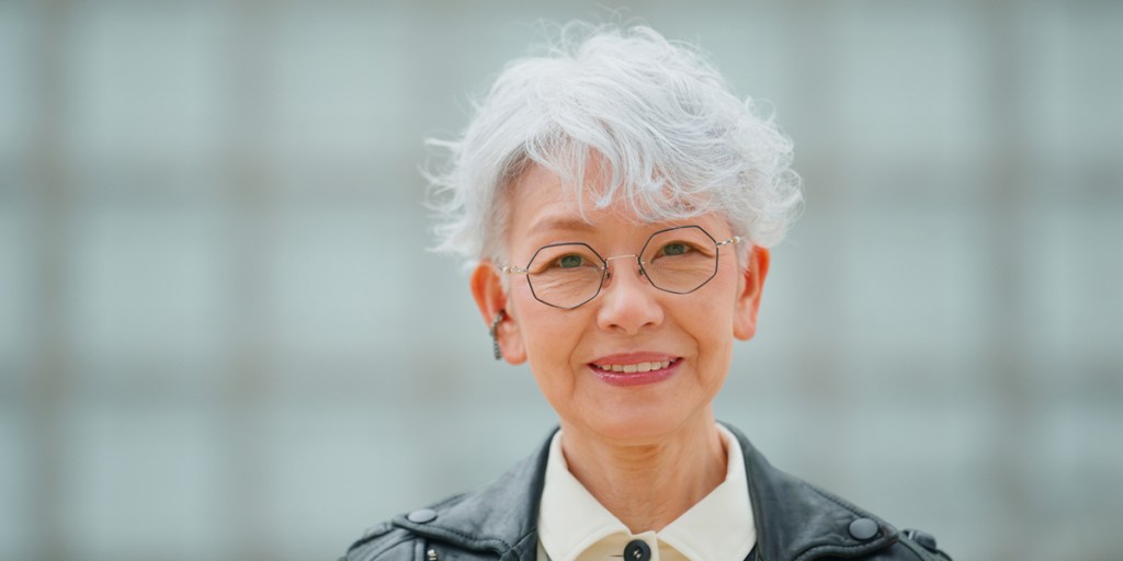 A senior with a short textured bixie