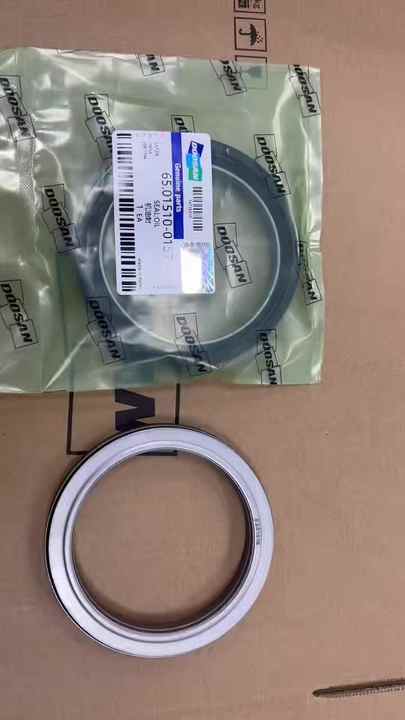 High-quality Bus Engine Parts - Front Oil Seal for Crank Shaft