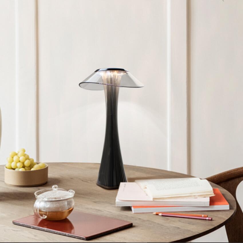 radio delgada de la cintura del diseño creativo 2021 dimmable por la lámpara de mesa del escritorio del tacto LED para el dormitorio casero de la decoración