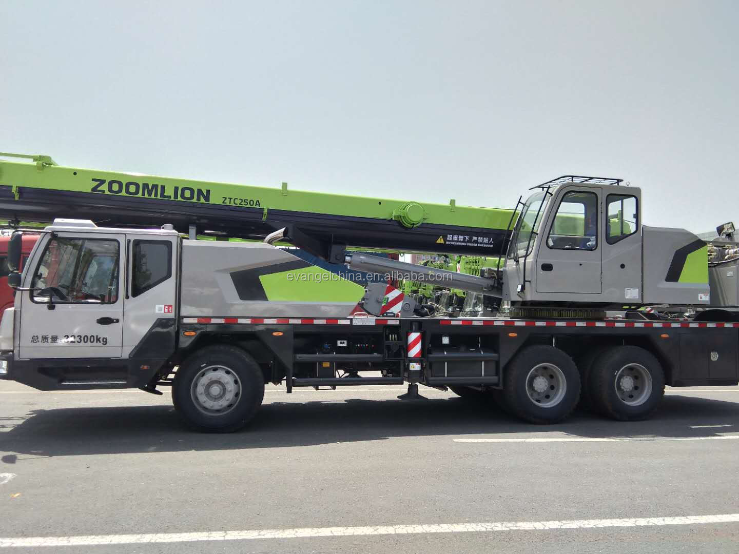 中联重科 25 吨全液压汽车起重机起重吊车 ztc250a552 qy25v