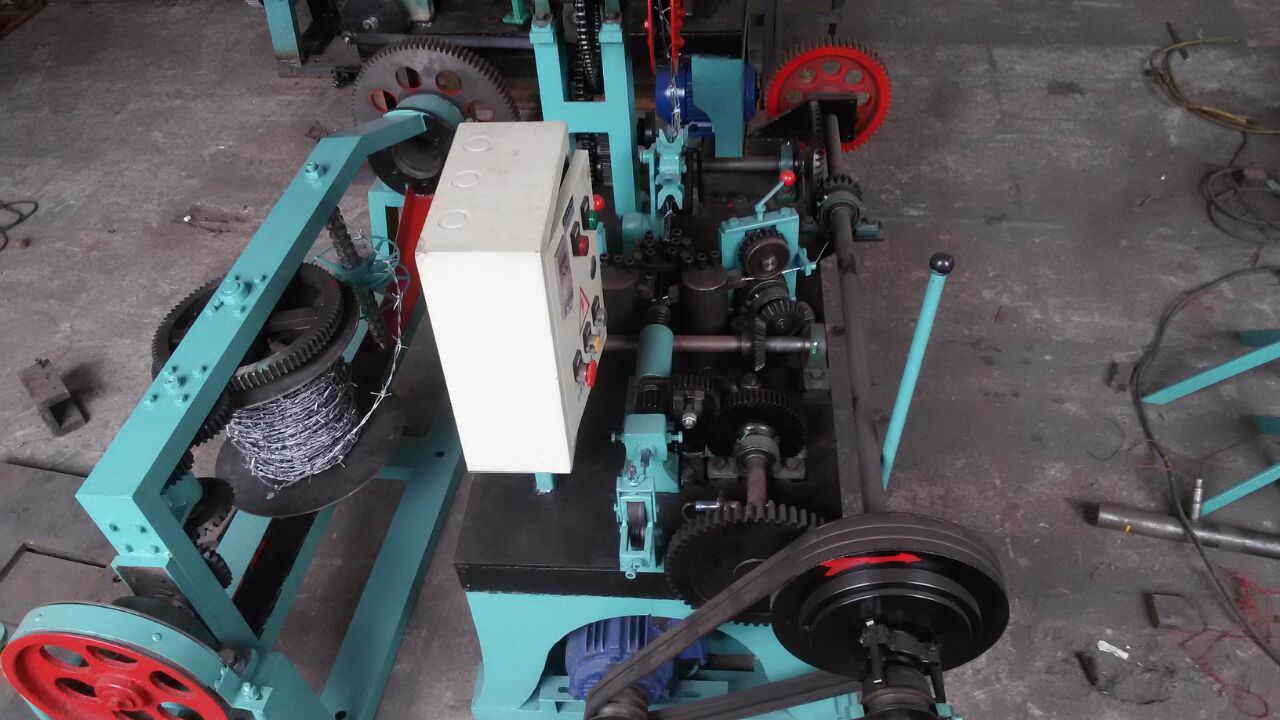 Barbed wire making machines, making traditional twisted barbs/double twisted barbs