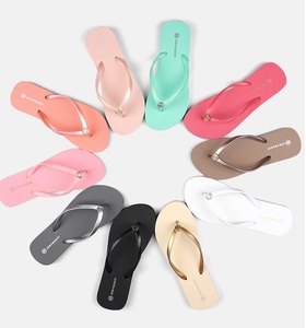 unisex flip flops in bulk