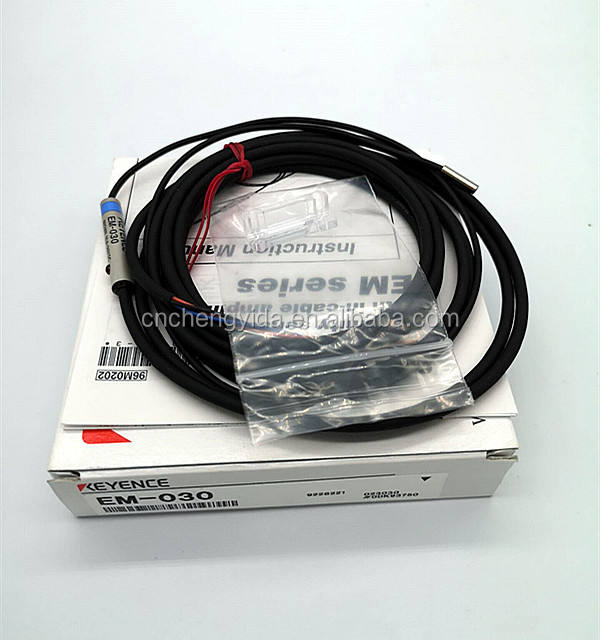 KEYENCE EM-030 NPN Proximity Sensor with In-Cable Amplifier