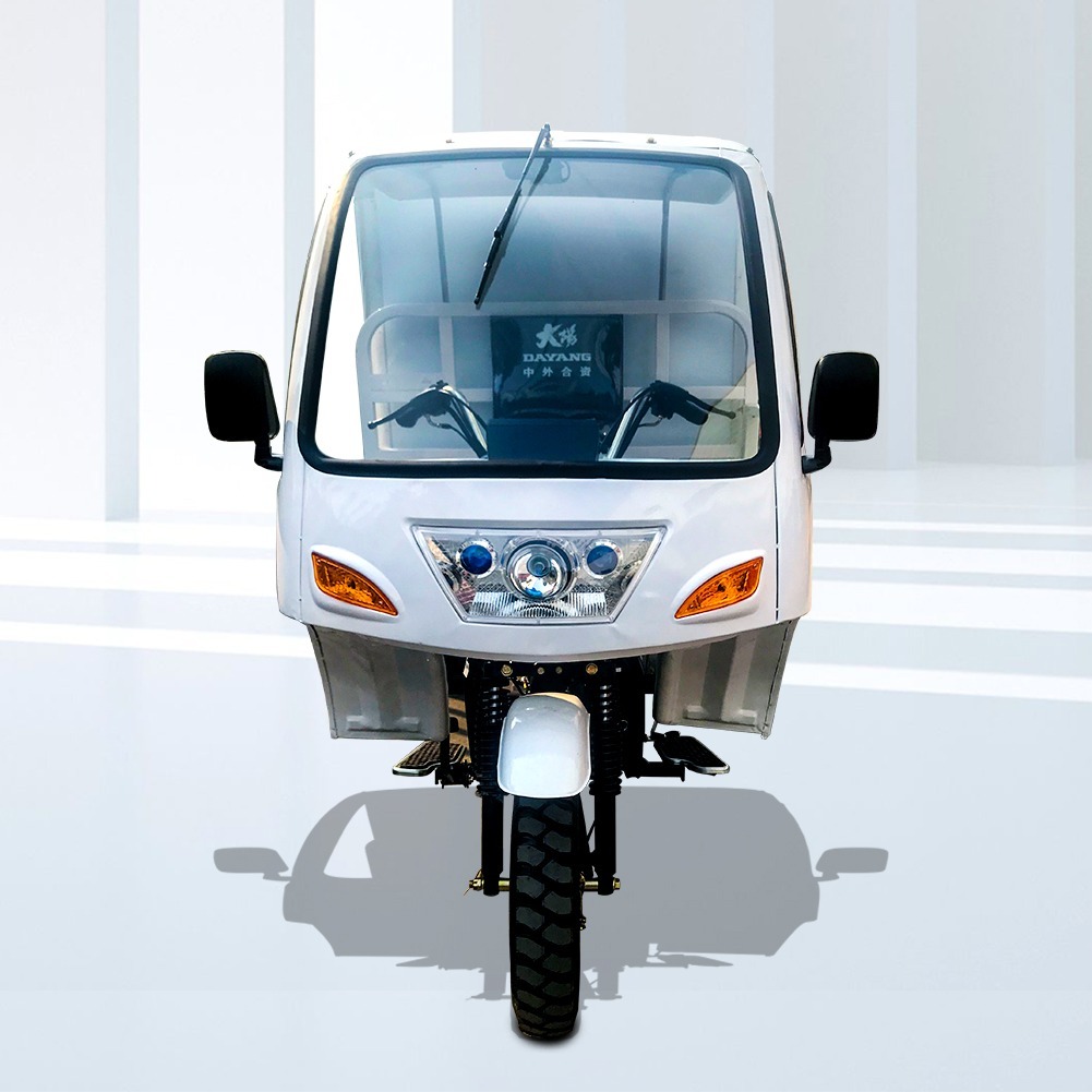 Three wheel Handlebar controlling cabin tricycle/ closed container cargo box tricycle/three wheel refrigerator cargo tricycle