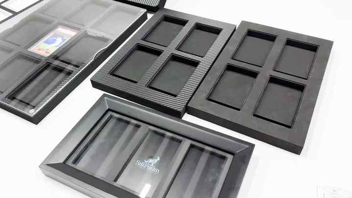Présentoir Cartes Gradées PSA/CGC – Mousse EVA Haute Densité, Finition Fibre Carbone, Pour 9 Cartes - 6