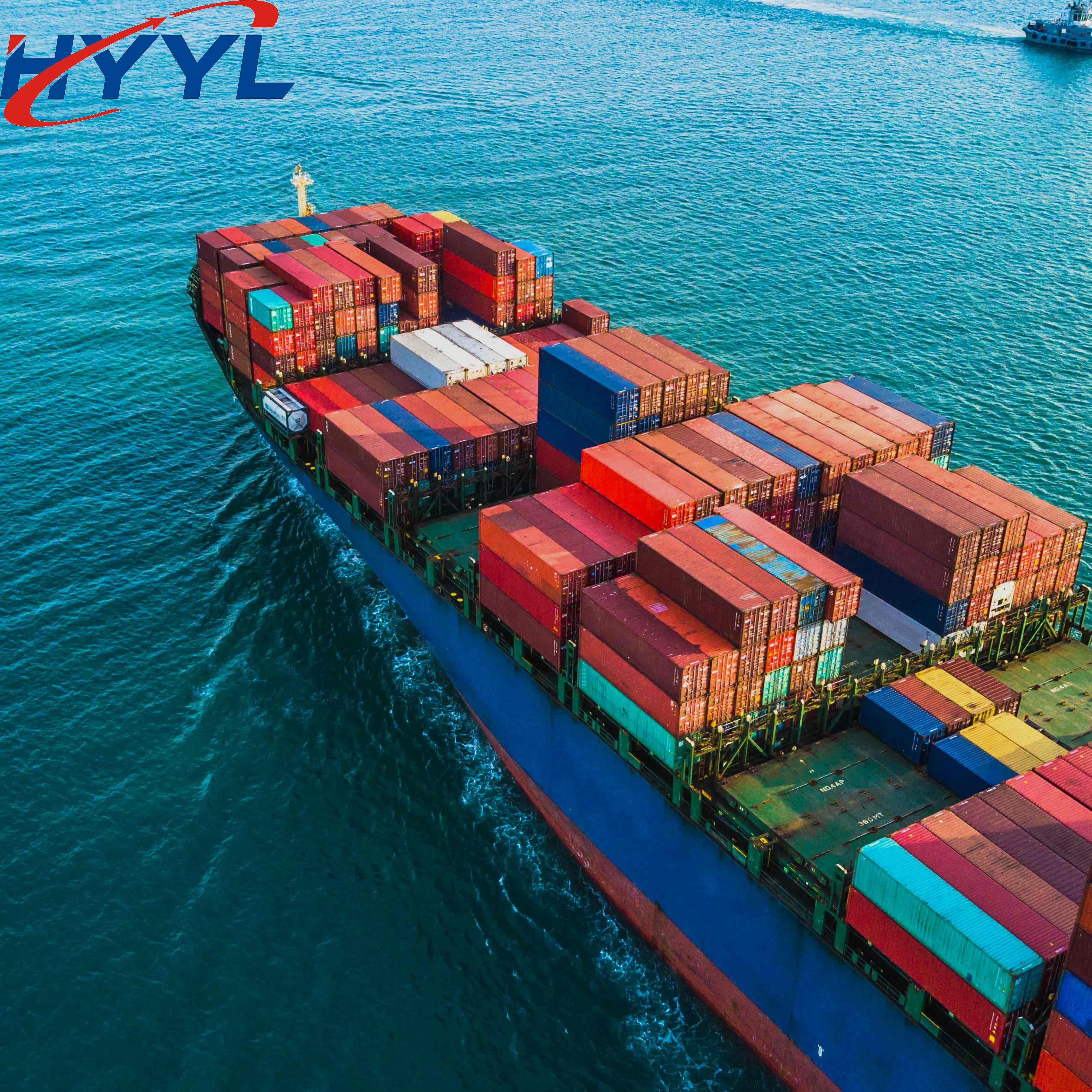 Контейнеры в порту. Море импорт. Морские перевозки контейнеров. Контейнеровозы морские. Морской транспорт.