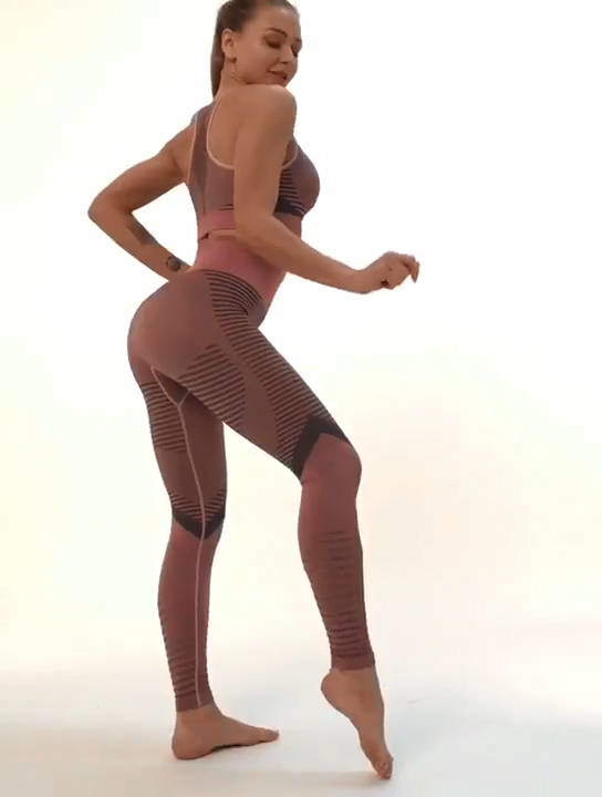 Doggy uslubidagi tola ayollarning fotosuratlari Mobil BDSM porno