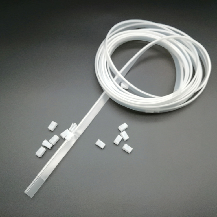 Cheap soft clip style PE zipper in transparent color