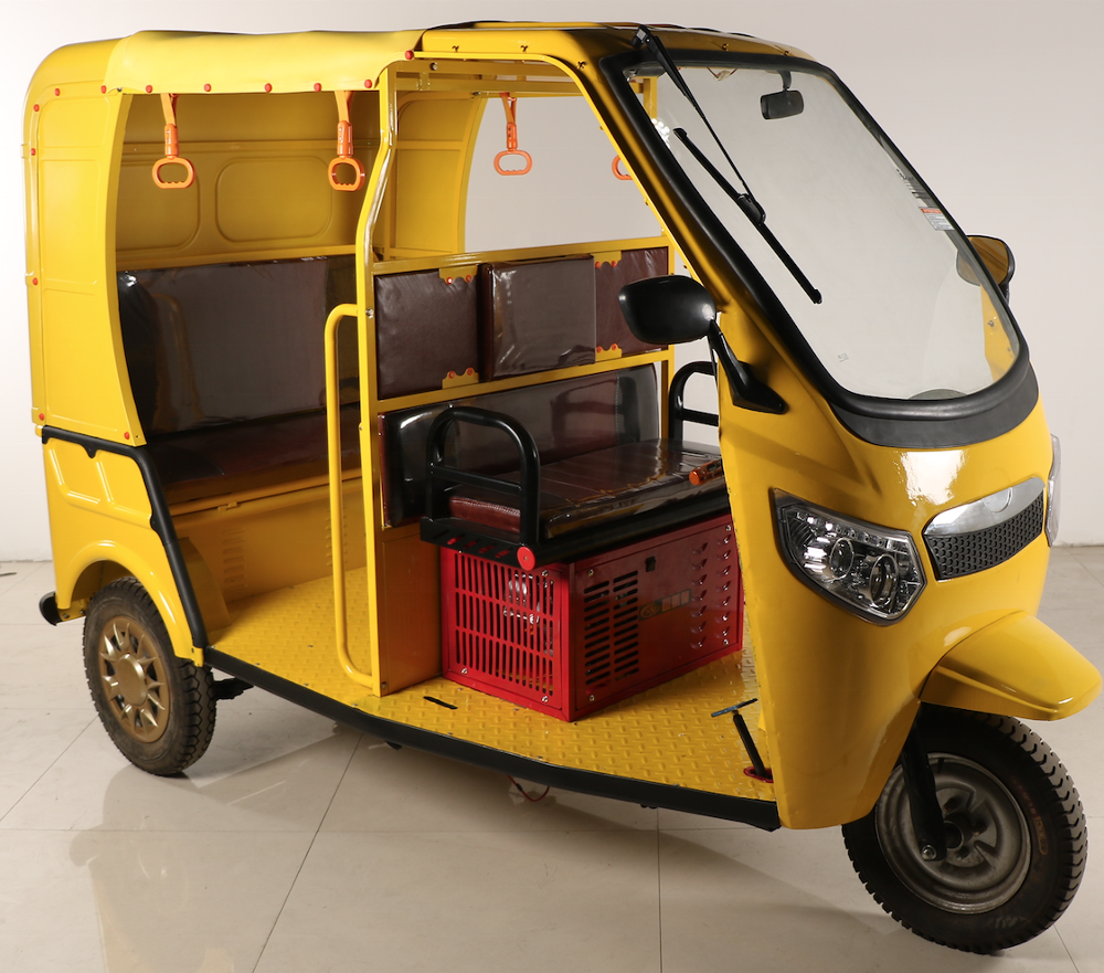 Индийская мотоколяска Bajaj