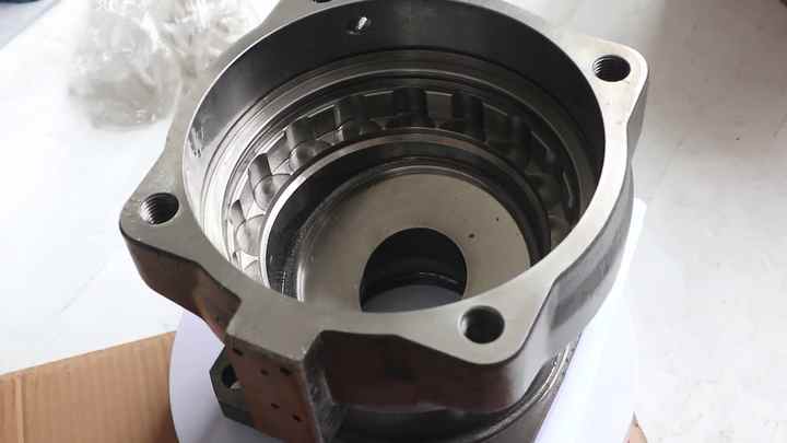 EXCAVATOR 111-1115 1111115 SWING MOTOR HOUSING for CAT330B