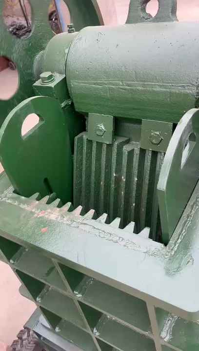 Wholesale Mobile Stone Crusher Machine with Vibrating Screen, Diesel ...