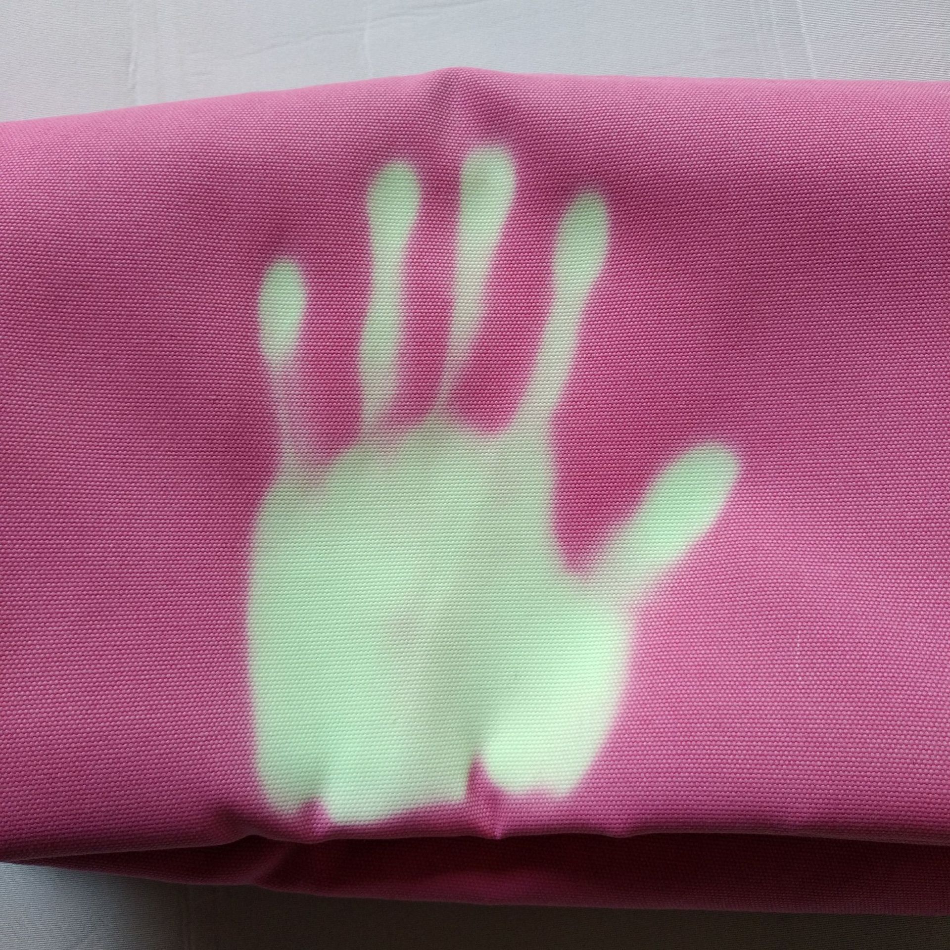 Ткань которая меняет цвет. Ткань которая меняет цвет от прикосновения. Ткань меняющая цвет. Термохром ткань. Термохромная краска для ткани.