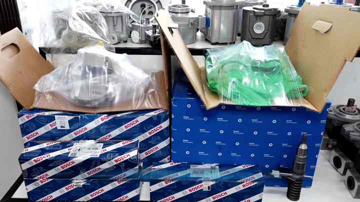EX200-5 ZX200 ZX225 Excavator Diesel Engine Fuel Pump 1156034860