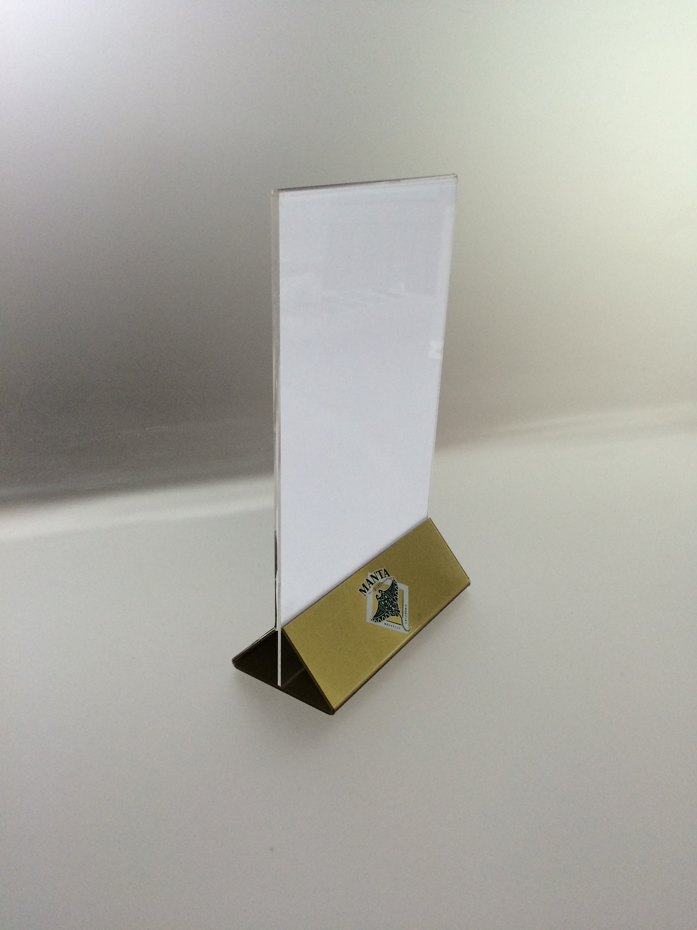 我们是站立a4标牌架,亚克力户外宣传册架,a4亚克力标牌架的专业设计师